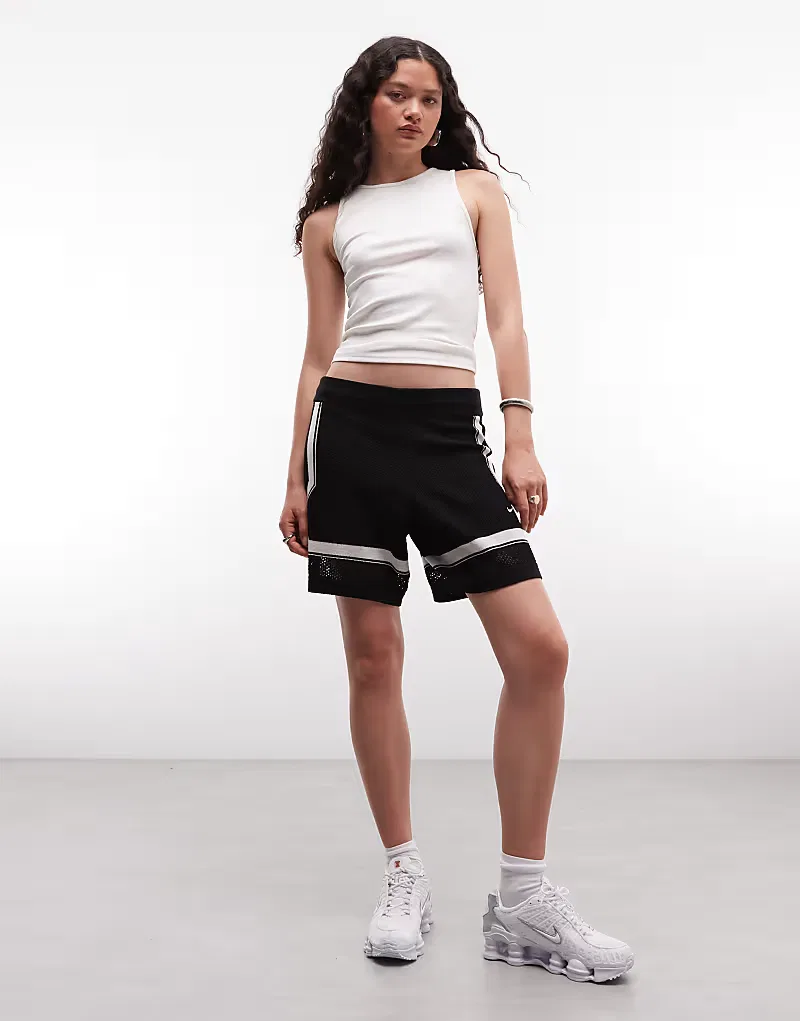 Вязаные шорты Nike Sportswear Chill с поясом, черный — фото 4