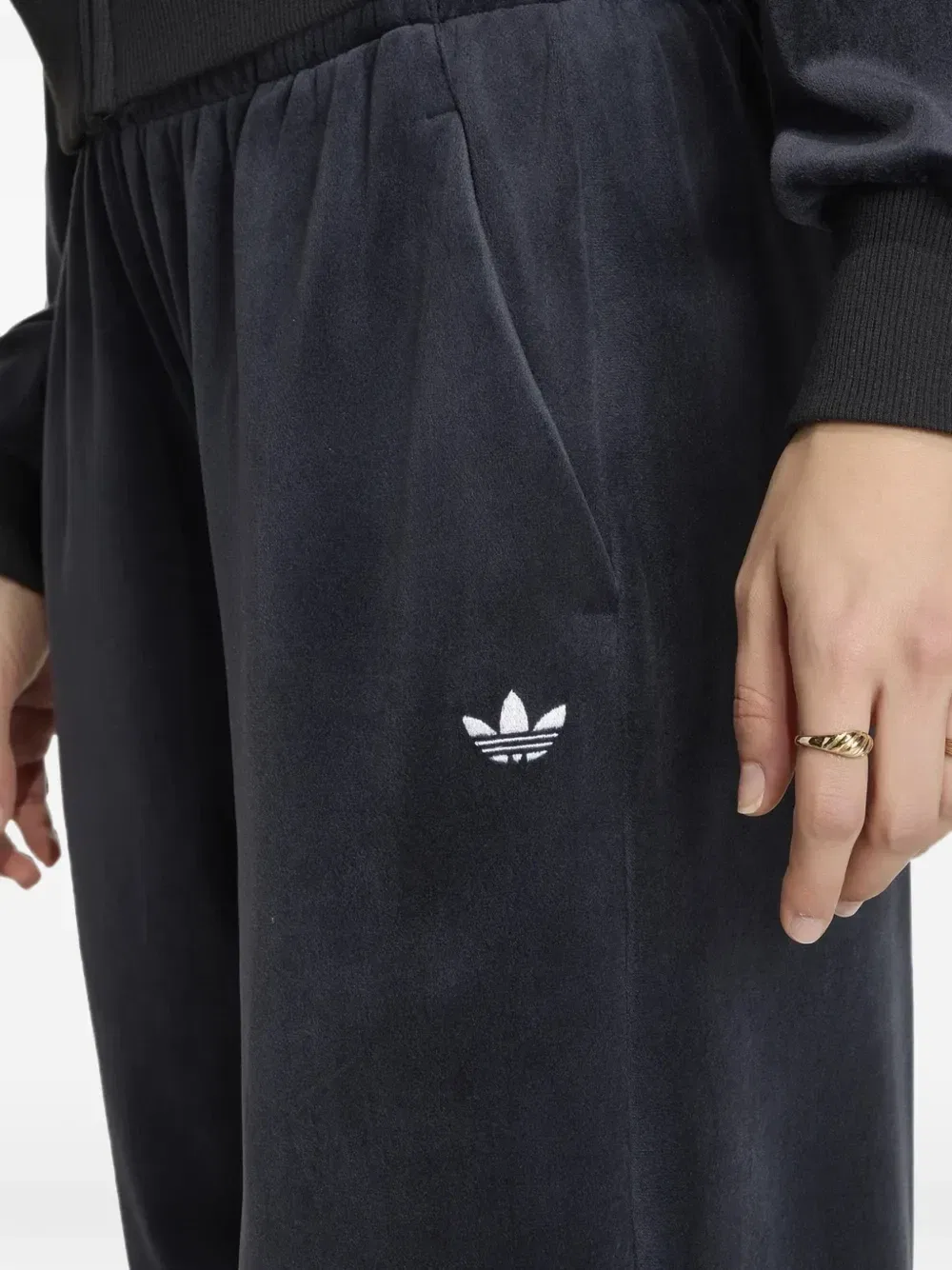 Вельветовые брюки Essentials Adidas, черный — фото 3