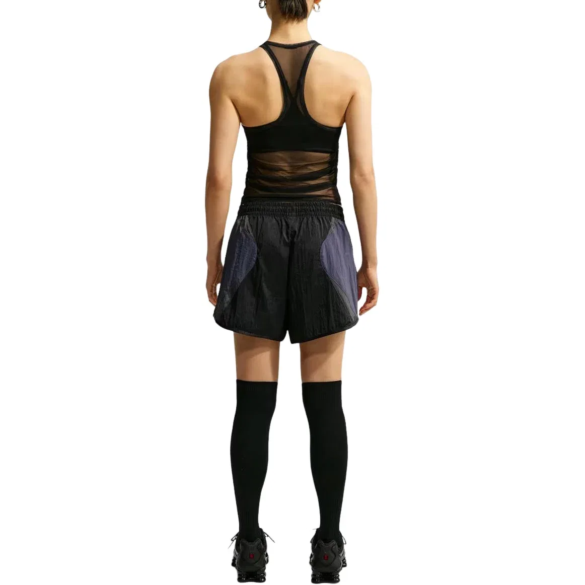 Женские шорты свободного кроя с завышенной посадкой Nike Sportswear Loose Mid-Rise Track Shorts, черный — фото 4