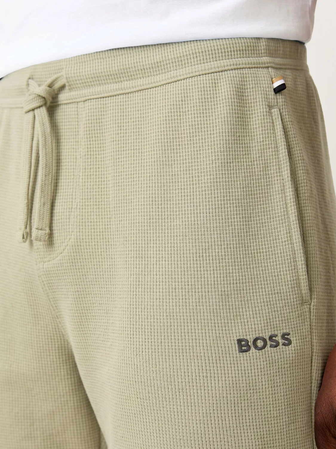 BOSS Хаки-зеленые шорты с вафельной текстурой — фото 3