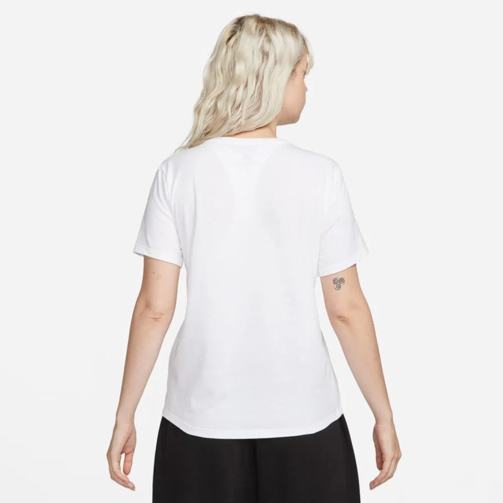 Женская хлопковая футболка Nike Sportswear Club Essentials, Grau — фото 2