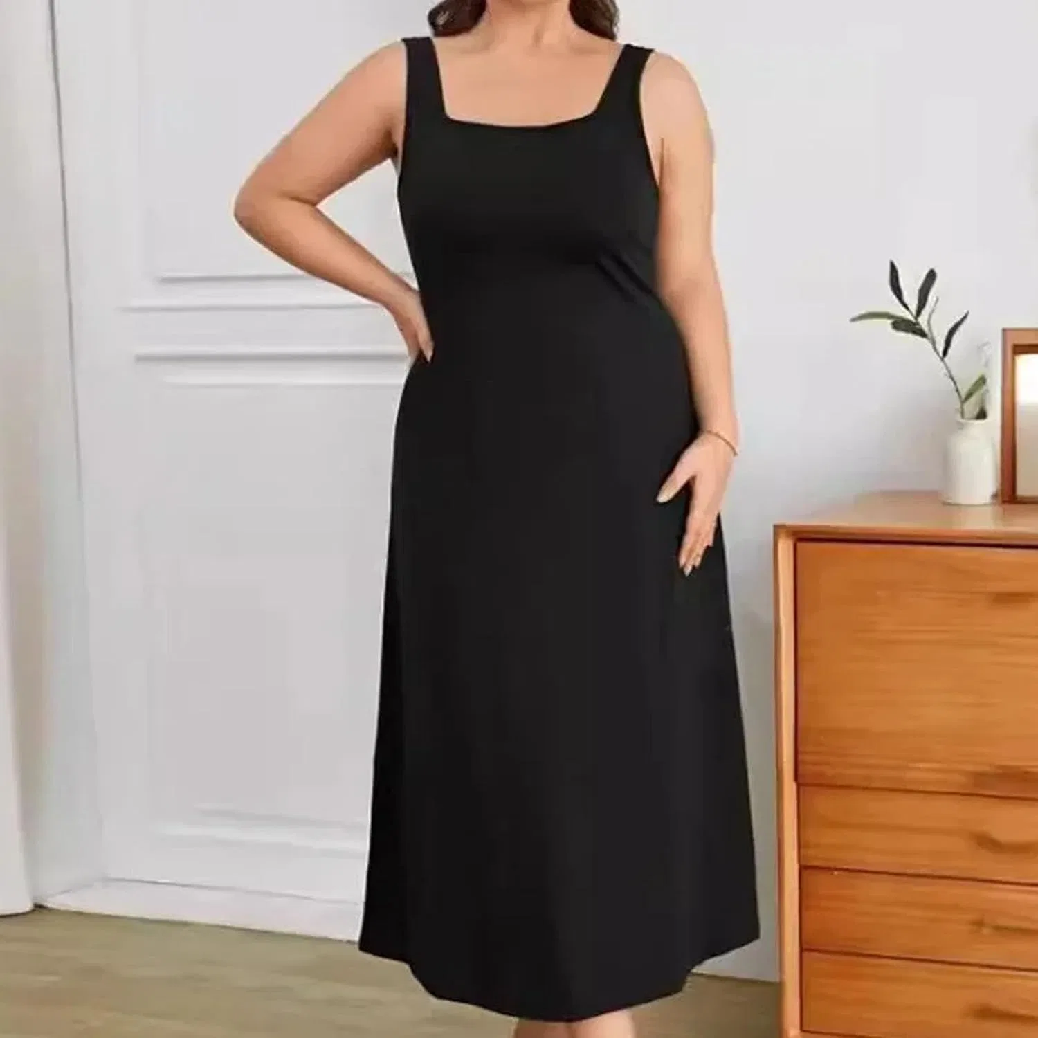 Женское платье-футляр без рукавов с V-образным вырезом Plus Size, Black — фото 2