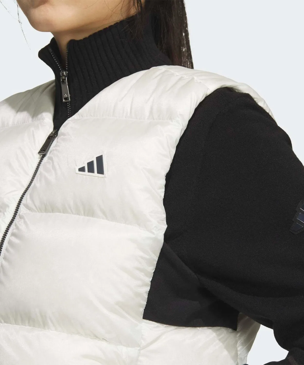 Женский жилет стеганый с принтом Adidas Golf, Off White — фото 3