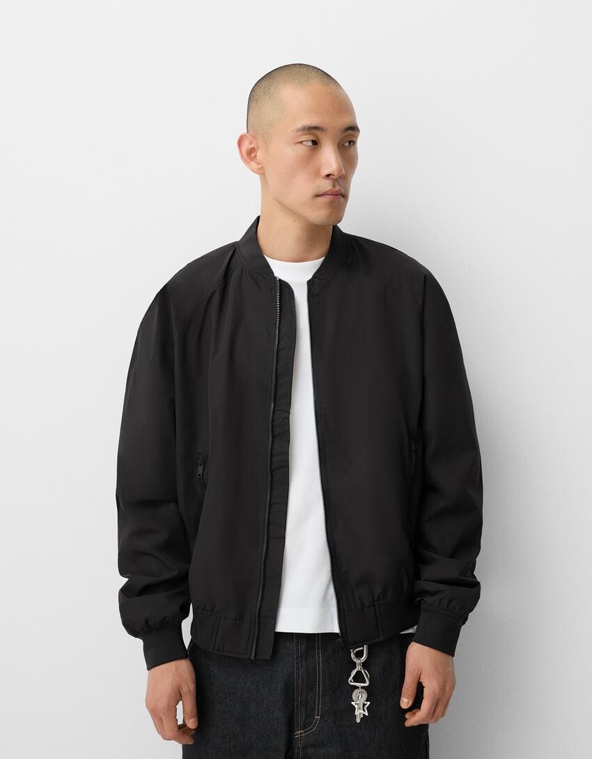 

Легкая куртка-бомбер Bershka, черный