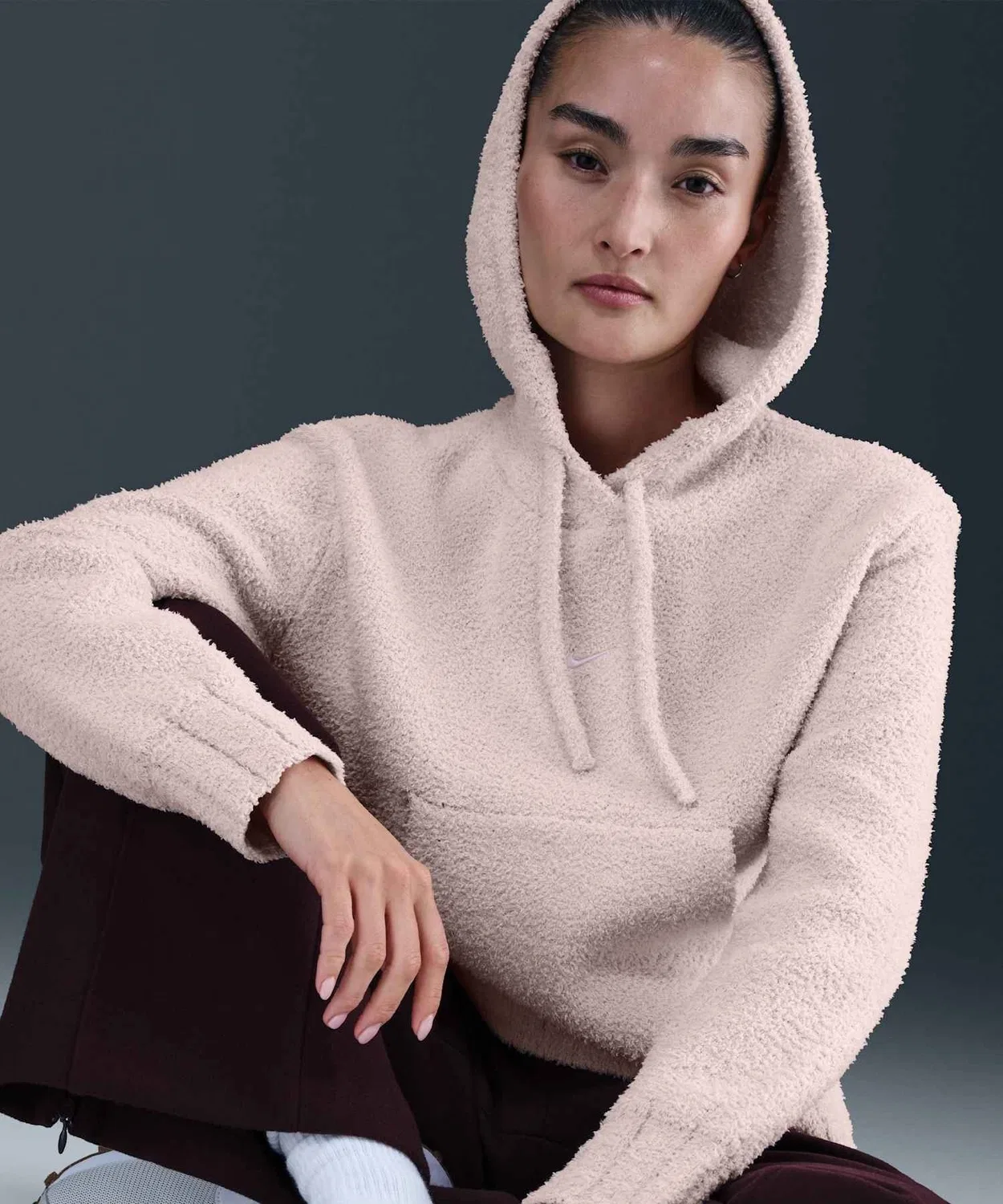 Женский утепленный худи с капюшоном Nike Sportswear Phoenix Cozy Boucle, Silt Red — фото 4