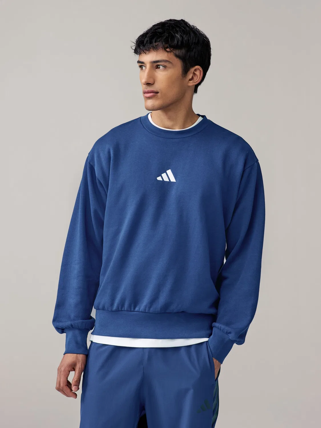Свитшот флисовый adidas Essentials Feelcozy, синий