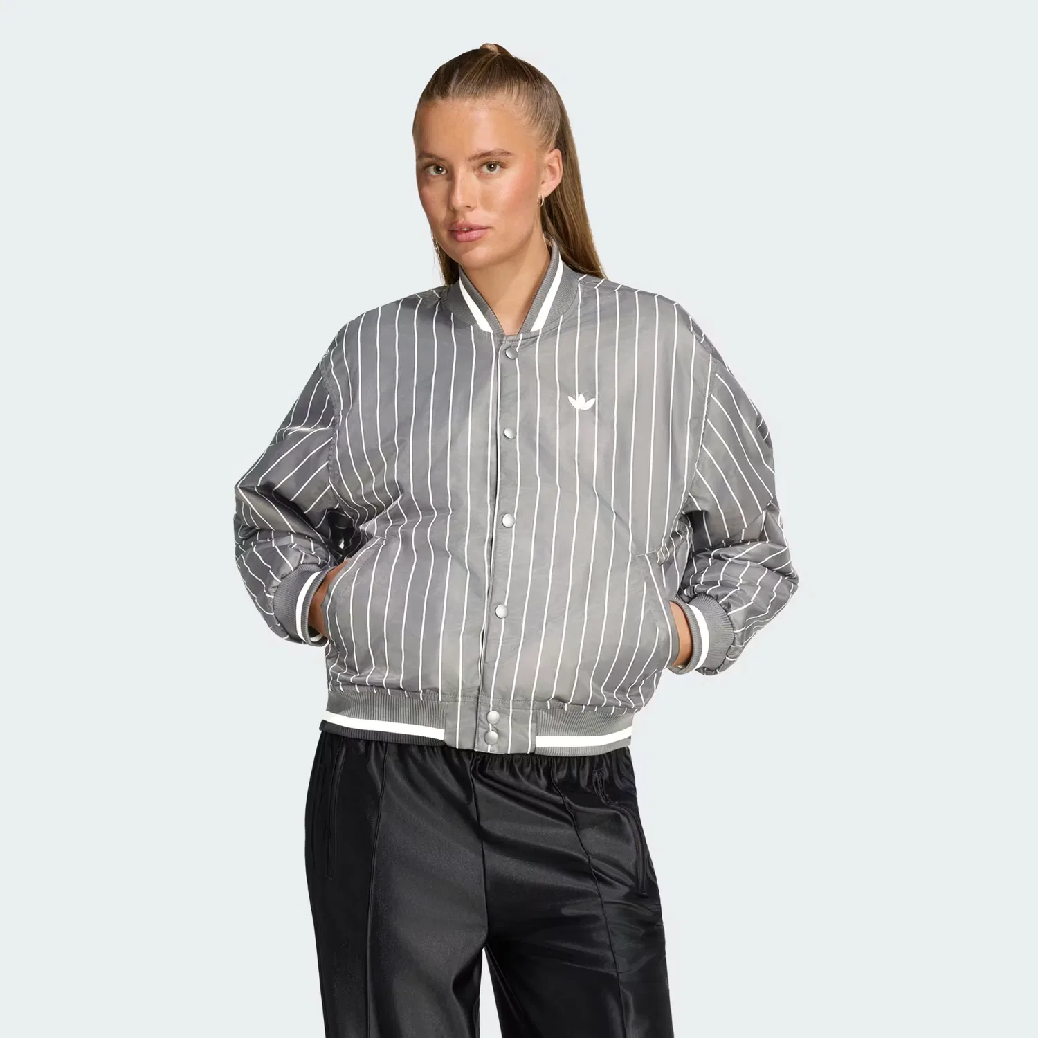 Женская куртка-бомбер двусторонняя Reversible Metallic Bomber Jacket Adidas Originals, Iron Metallic/Cloud White/Utility Black — фото 2