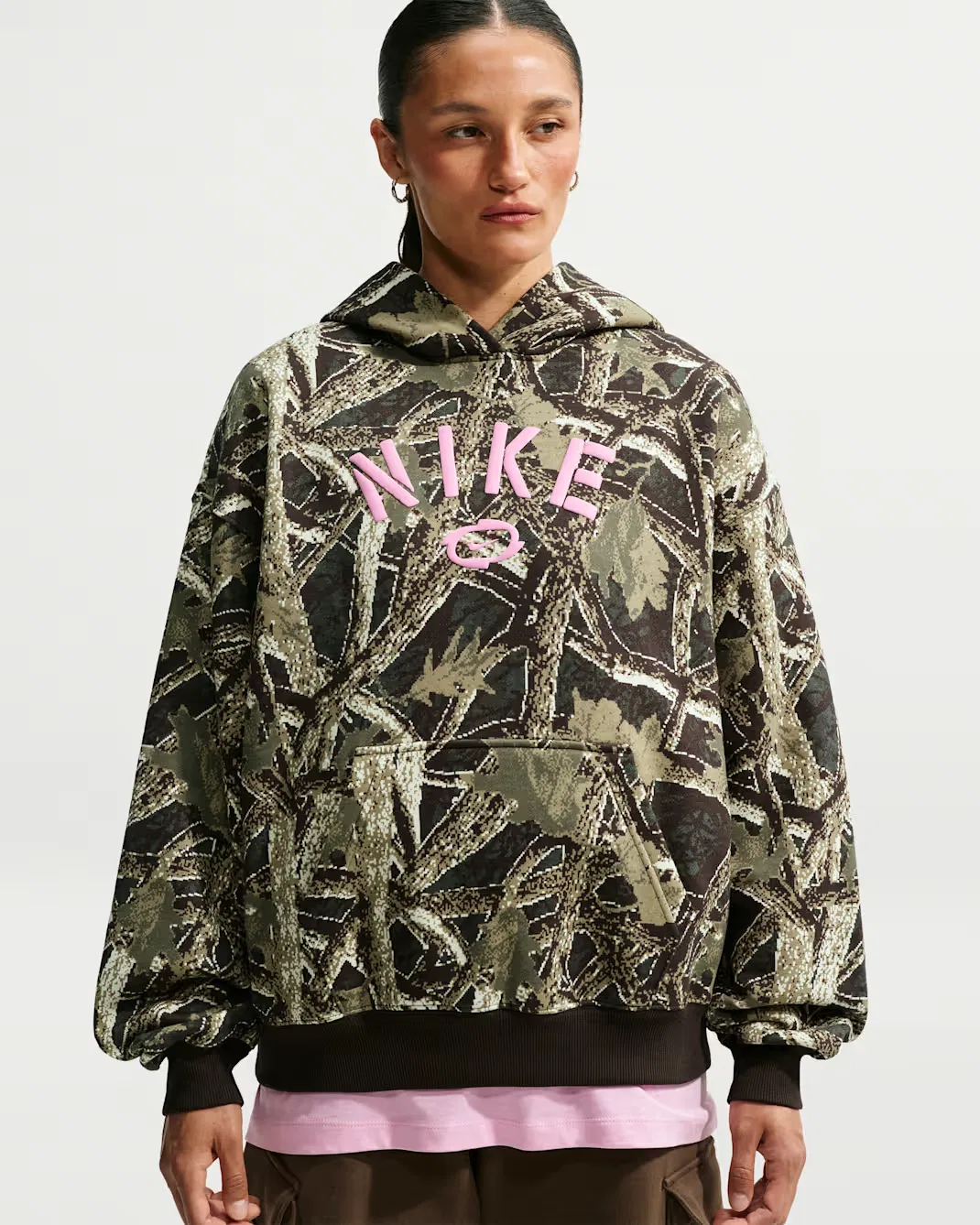 Женская толстовка с капюшоном оверсайз Nike Studio Fleece Medium Weight, Camo Green/Pink Rise