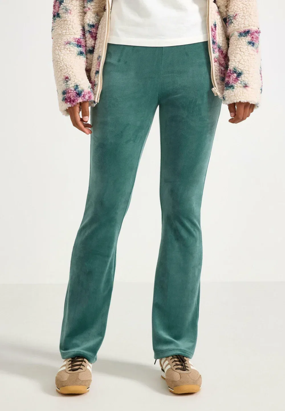 Расклешенные брюки из велюра - брюки Lindex, Dark Dusty Green — фото 2
