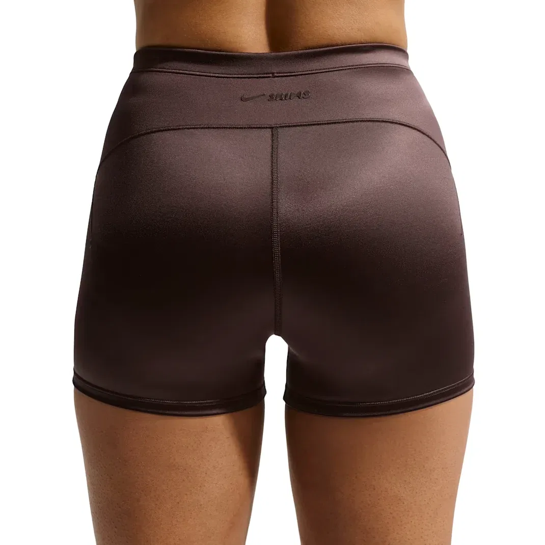 Женские шорты SKIMS Satin Shine Mid-Rise 2" Boyshorts with Drawcord 'Resin' Nike, Resin — фото 2