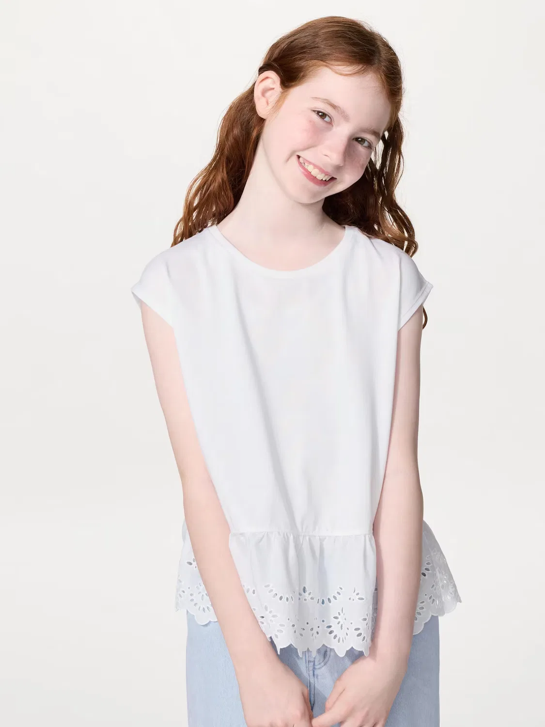 Футболка Uniqlo, для девочек, с вышивкой, белый