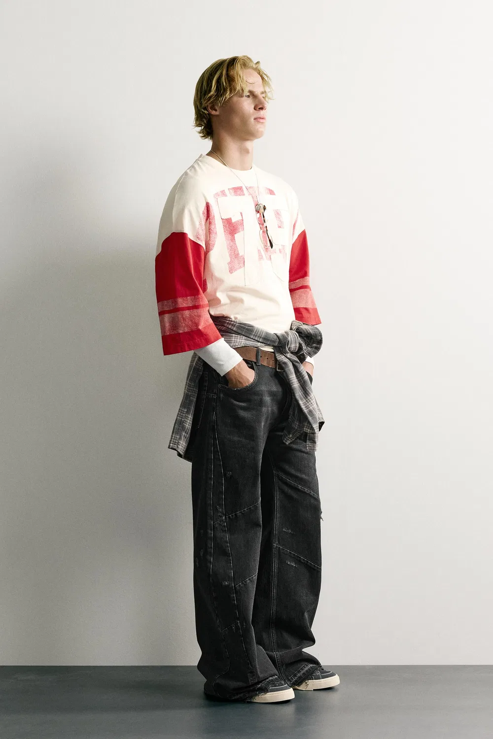 Винтажная футболка свободного кроя с нашивками. ZARA, Red — фото 4