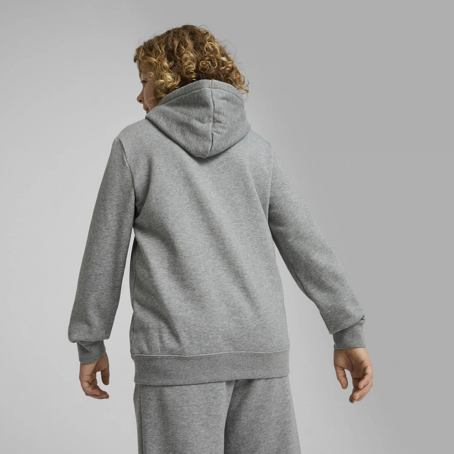 Детское флисовое худи с принтом ESS No. 1 Logo Fleece-Hoodie Jungen PUMA, Aschgrau Magnetgrau — фото 3
