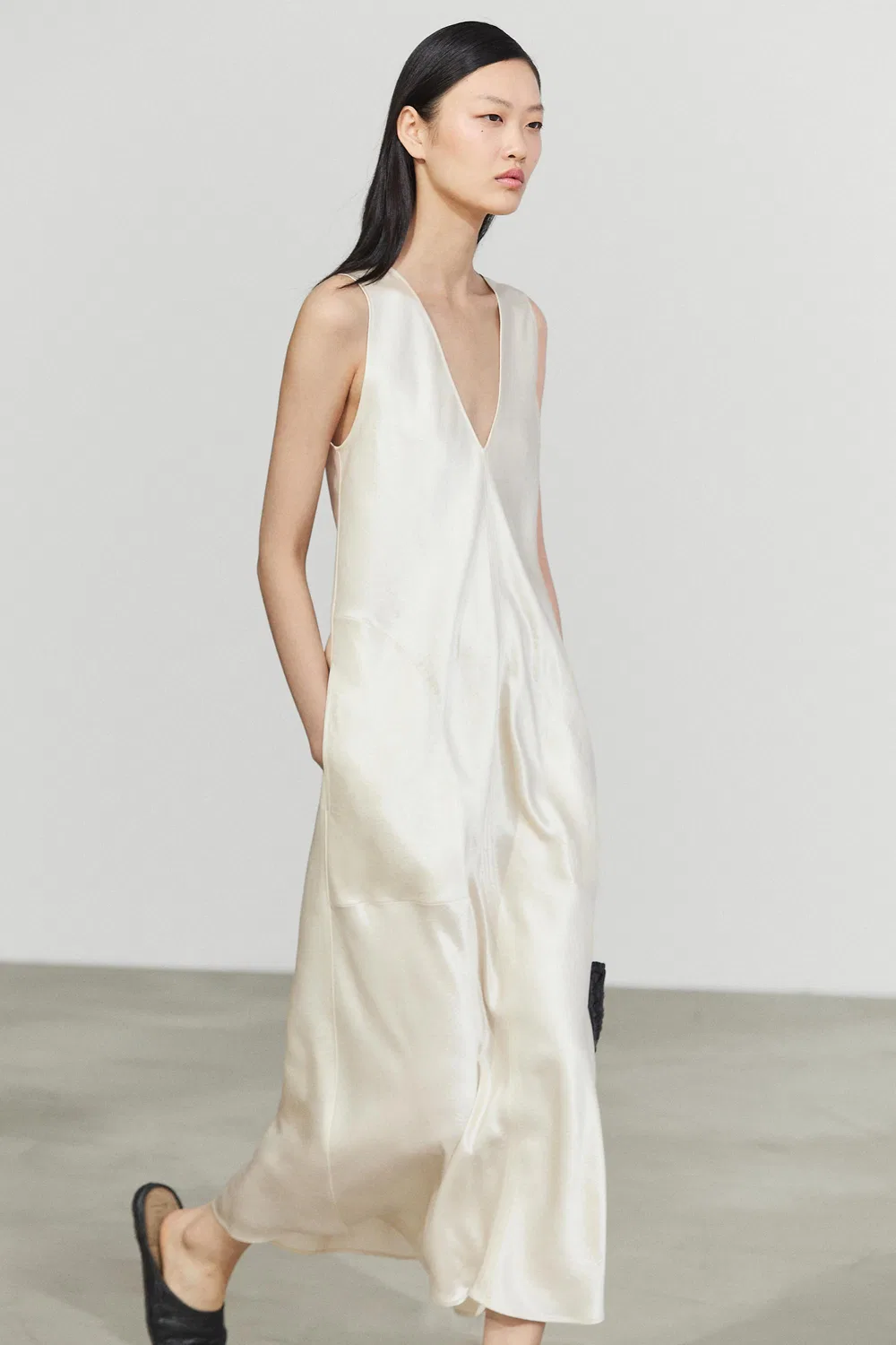 Платье-комбинация Massimo Dutti, атласное, средней длины, кремовый