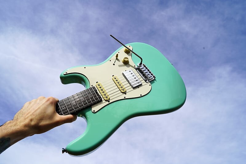 

Schecter USA CUSTOM SHOP Nick Johnston HSS - 6-струнная электрогитара Atomic Green с футляром (2023)