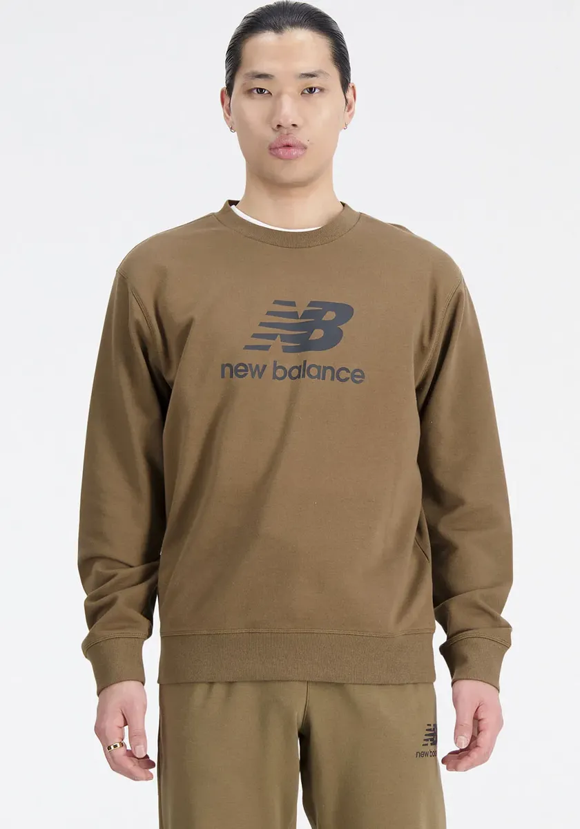 

Толстовка New Balance "NB ESSENTIALS STACKED LOGO FLEECE CREW", цвет Dark Earth