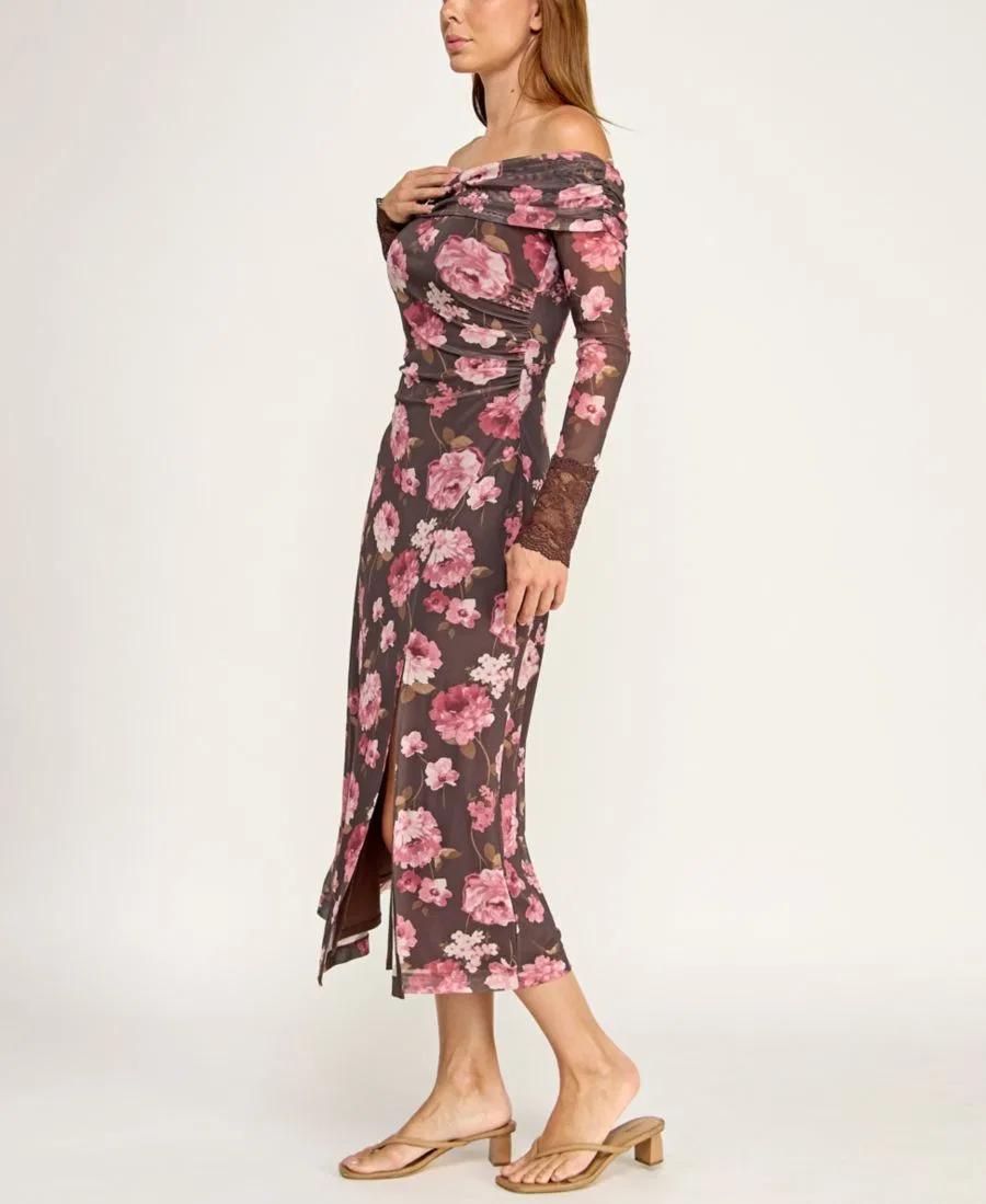 Платье-миди с цветочным принтом, модель Off-The-Shoulder Long-Sleeve Floral Printed Mesh Midi Dress Trixxi, Burgundy — фото 3