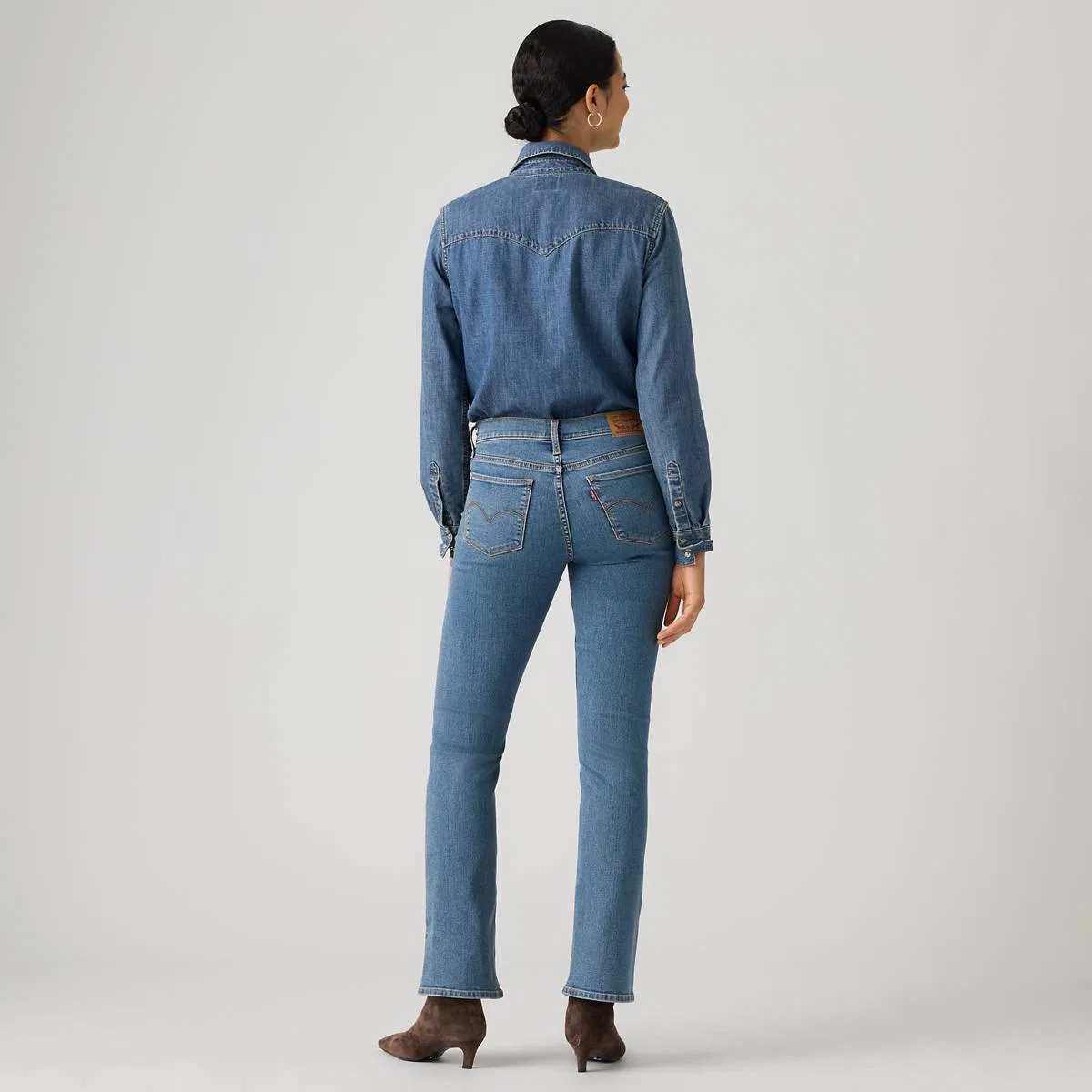 Женские джинсы-клеш 315 Levi's, Camp Denim - Medium Wash — фото 3