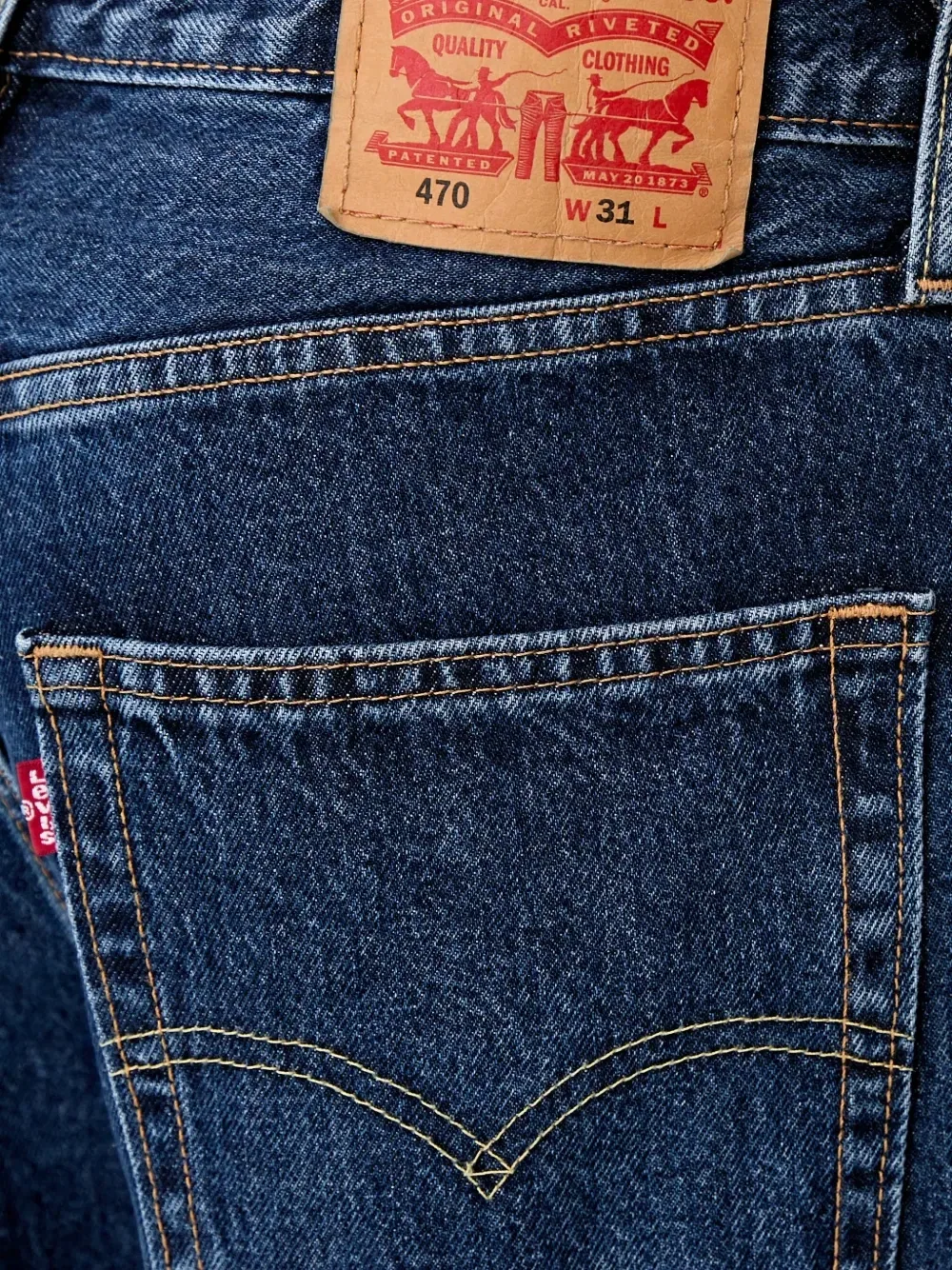 Джинсовые шорты Levi's 470 с нашивкой-логотипом, синий — фото 4