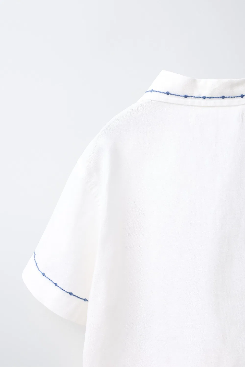 Рубашка из хлопка и льна с контрастной вышивкой ZARA, Ecru — фото 4