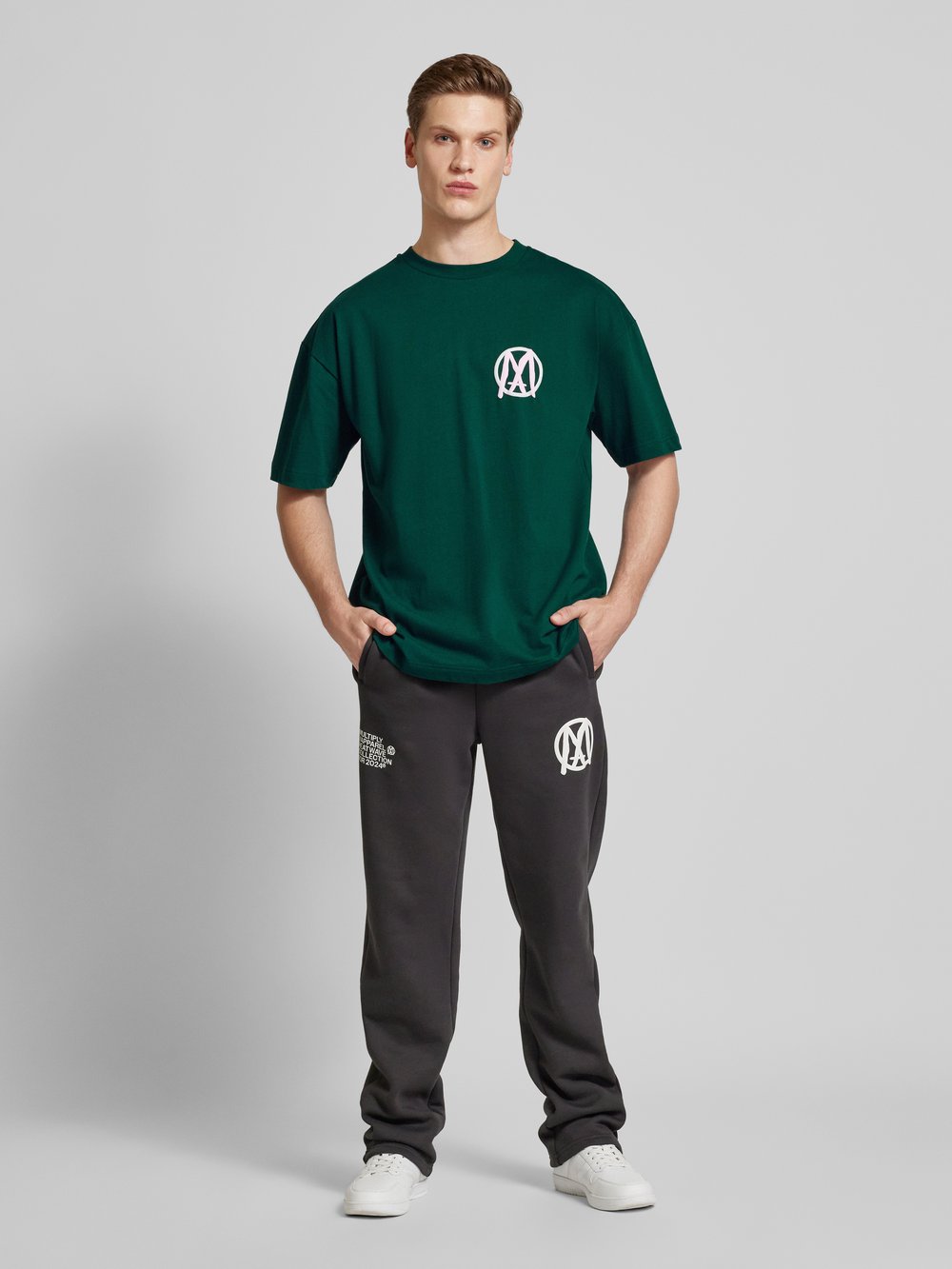 

Футболка оверсайз с этикеткой Multiply Apparel, темно-зеленый