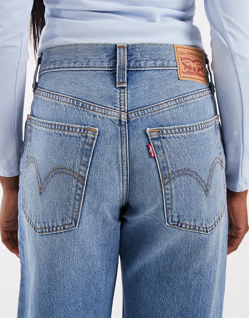 Джинсы Levi's средней длины свободного кроя, с эффектом потертости, средне-синий — фото 4