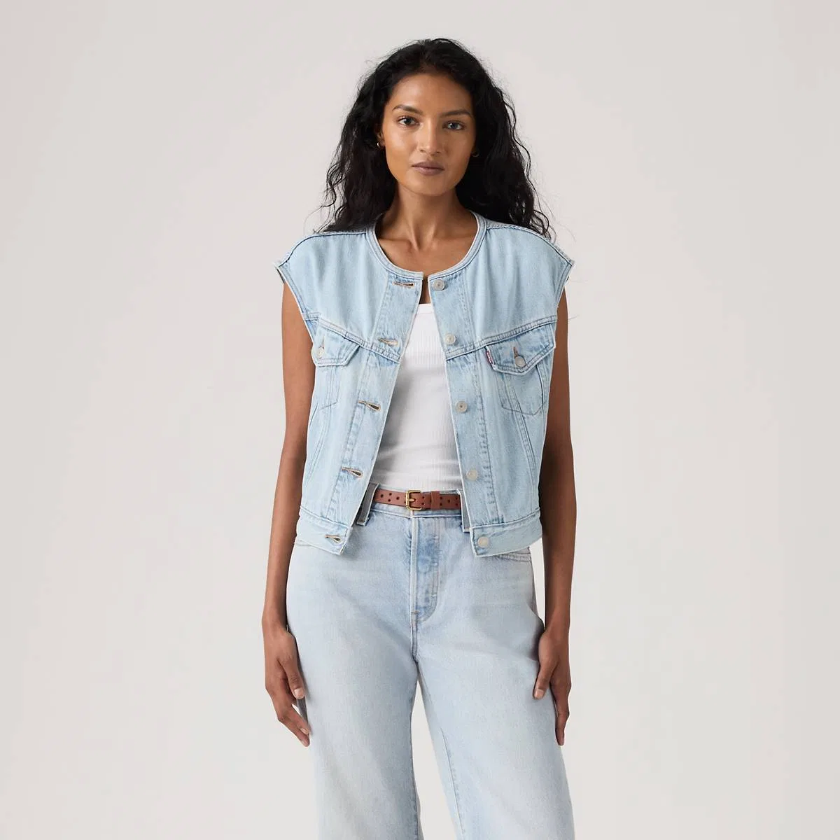 Укороченный жилет без воротника в стиле 90-х Levi's, Of Course Top - Medium Wash — фото 3