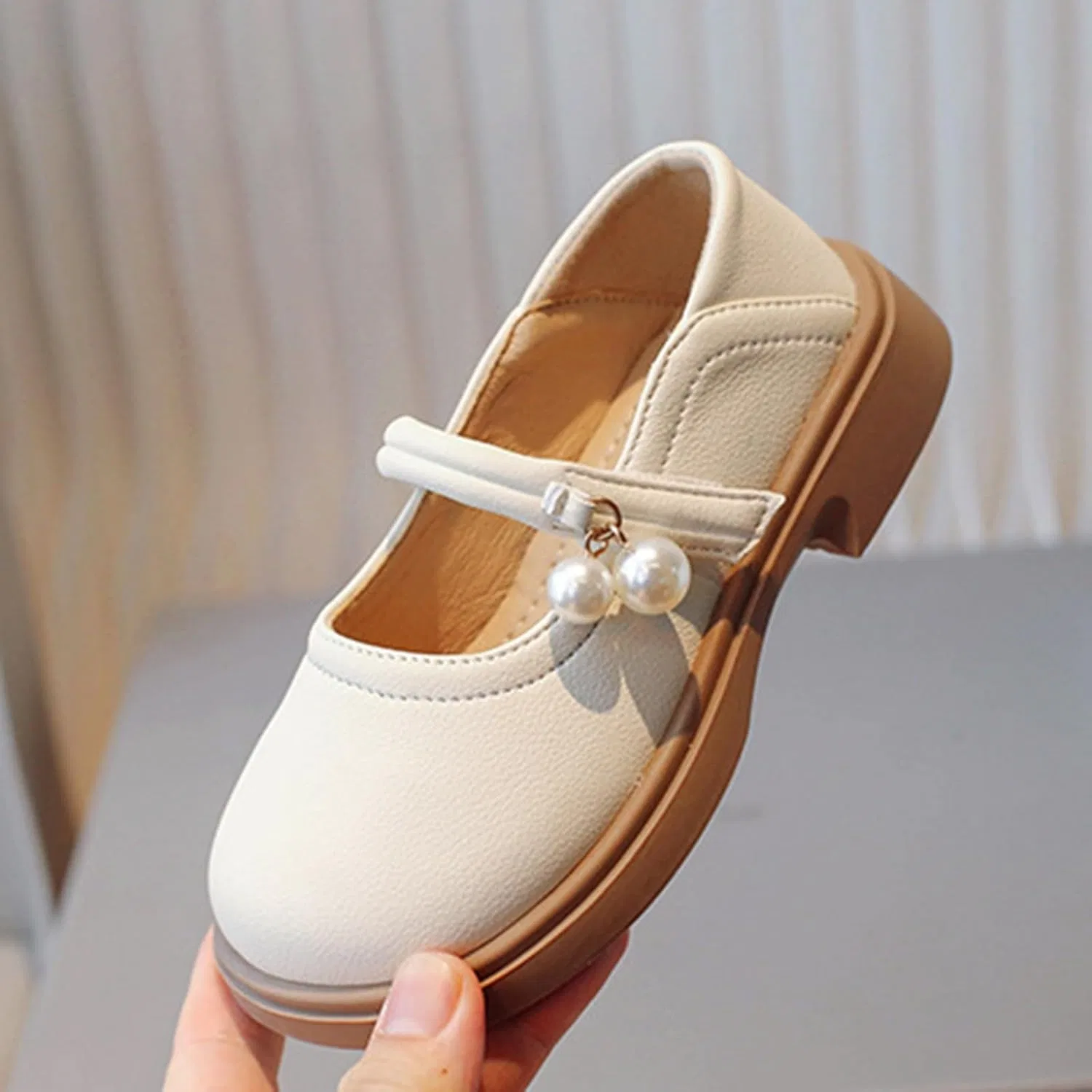 Детские туфли Мэри Джейн для девочек с жемчужным ремешком, Beige — фото 2
