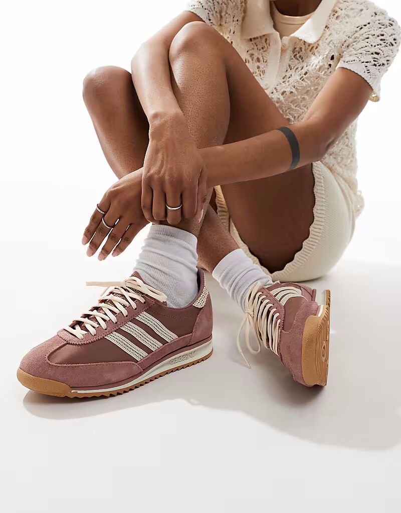 Кроссовки Adidas Originals SL 72 OG в светло-коричневом и кремовом цветах, связанные крючком