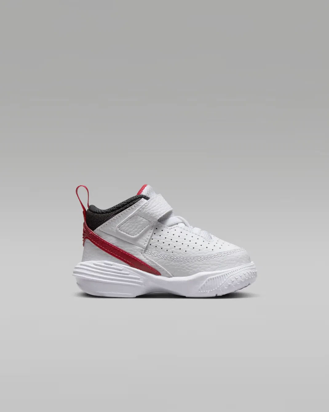 Детская/подростковая обувь Jordan Max Aura 5, White/Varsity Red/Wolf Grey/Black — фото 3