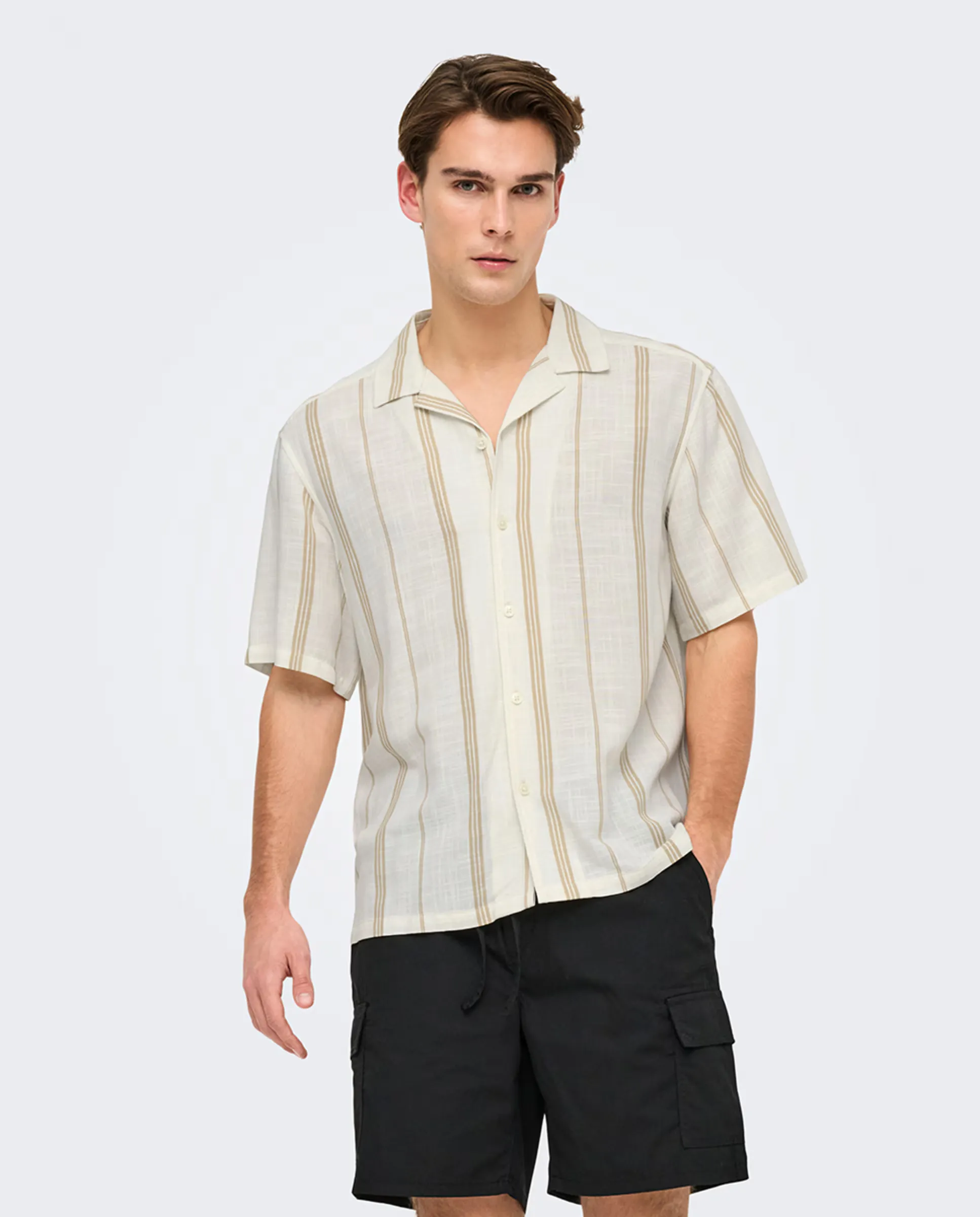 

Мужская рубашка с коротким рукавом свободного кроя loose fit Only & Sons, белый