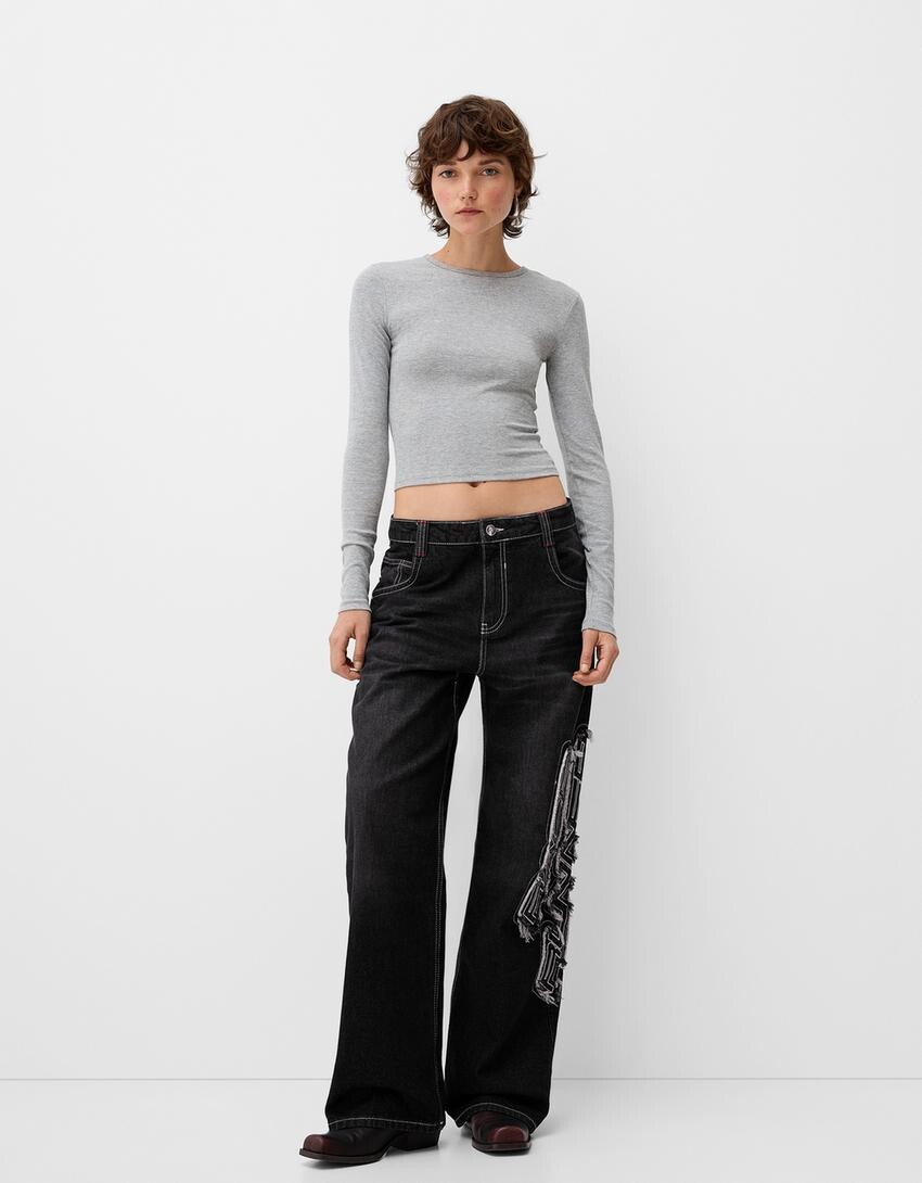 

Мешковатые джинсы с заплаткой Bershka, черный