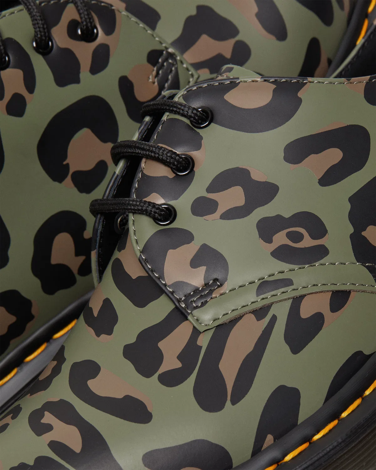 Мужские дерби Dr. Martens 1461 Leopard, цвета хаки — фото 4