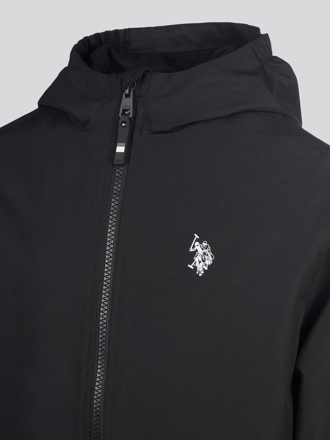 Ветровка с капюшоном U.S. Polo Assn., черный — фото 4