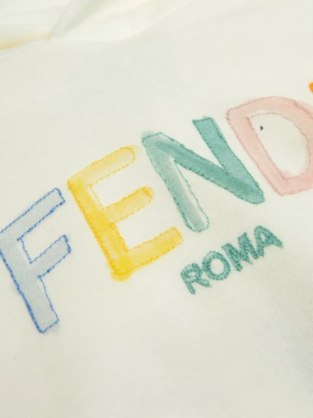 Укороченное худи с вышитым логотипом Fendi Kids, белый — фото 3