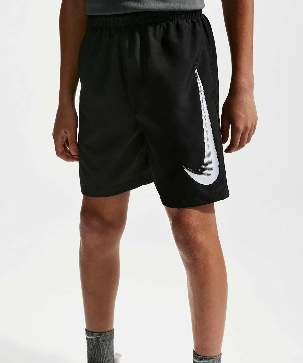 Детские шорты для мальчиков с быстросохнущей технологией Nike Multi Refresh Big Kids' Shorts, Черный — фото 2