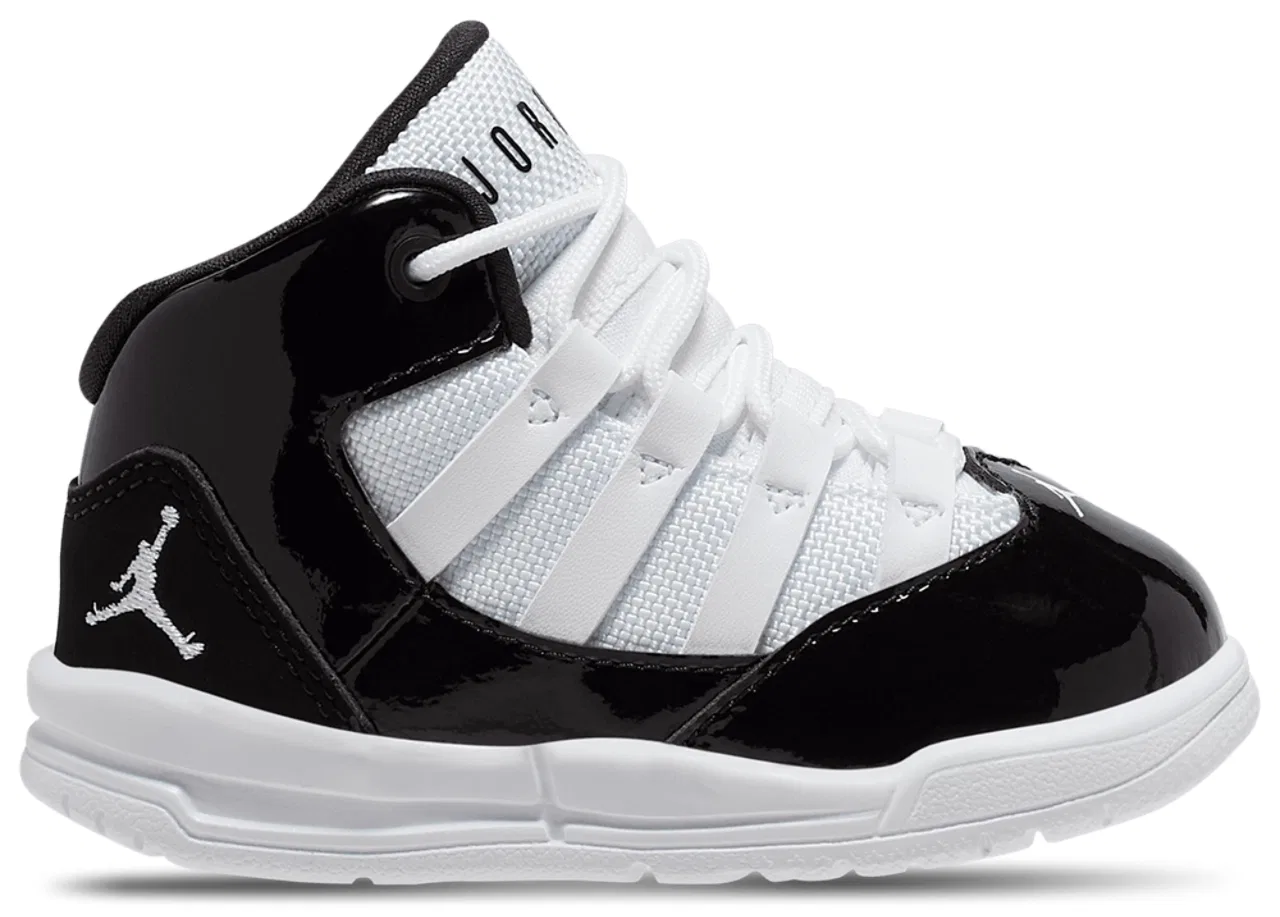 Кроссовки для мальчиков Jordan Max Aura, черный/белый