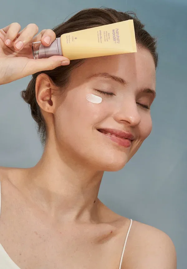 Увлажняющий солнцезащитный крем Black Rice Moisture Airyfit Daily Sunscreen SPF 50+/PA++++ - защита от солнца 50 мл Haruharu Wonder — фото 3