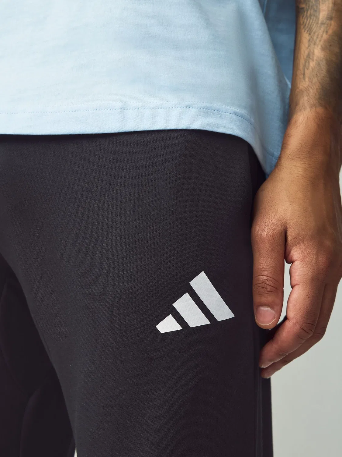 Джоггеры флисовые Essentials Feelcozy adidas, черный — фото 4