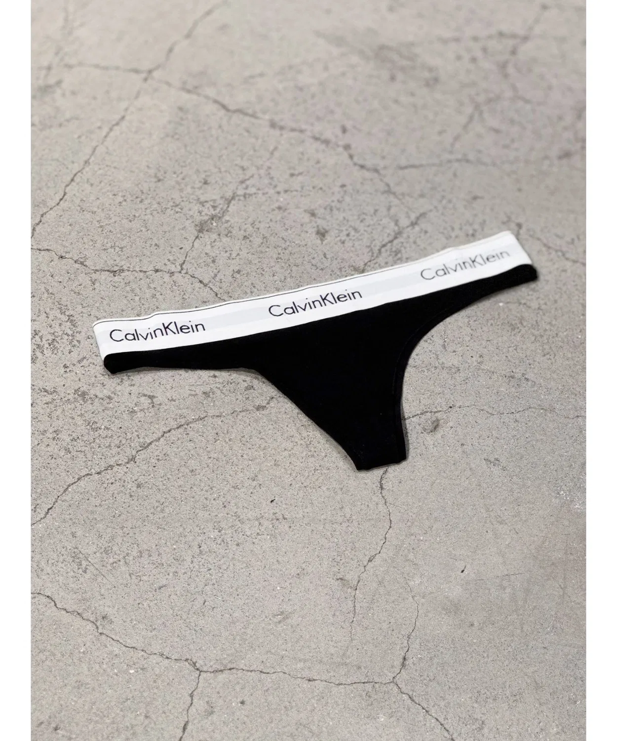 Женские трусы-танга Calvin Klein, Black