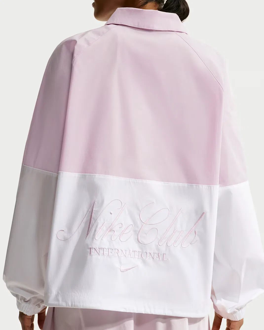 Женская объемная куртка из поплина на молнии до середины груди Nike Sportswear, Bleached Lilac/White/White — фото 2