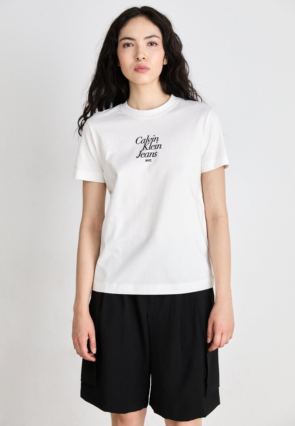 

Футболка с набивным рисунком Font Graphic Regular Tee Calvin Klein, ярко-белая