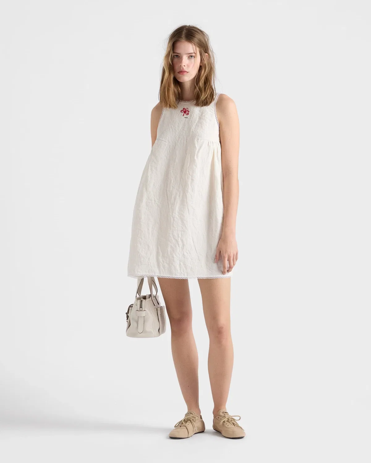 Расшитое мини-платье из неоднородного холста Prada, белый — фото 2
