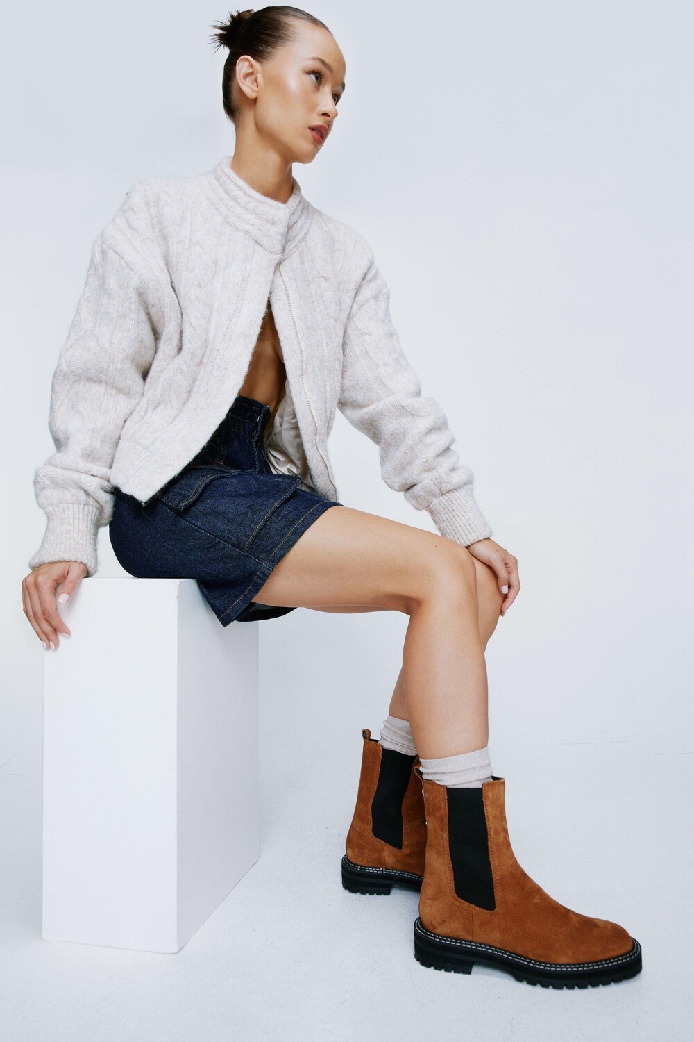 

Ботинки челси из натуральной замши контрастного цвета Nasty Gal, коричневый