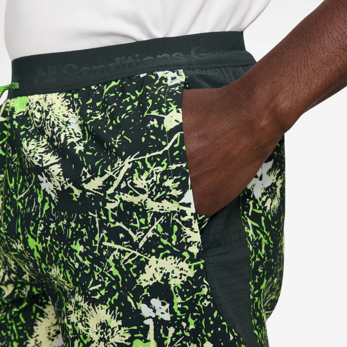 Мужские шорты для бега с принтом Nike ACG Dri-FIT Second Sunrise 6in AOP, Mean Green/Black Spruce/Summit White — фото 2