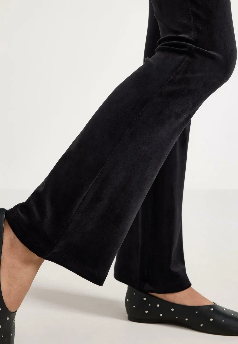 Расклешенные брюки из велюра - брюки Lindex, Black — фото 4