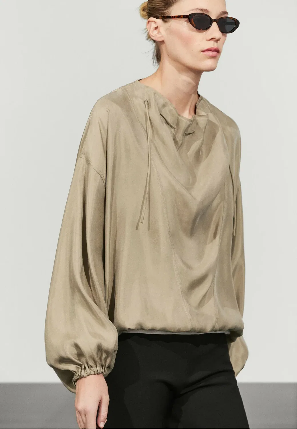 Струящаяся блузка с завязками на воротнике - блузка Massimo Dutti, Sand