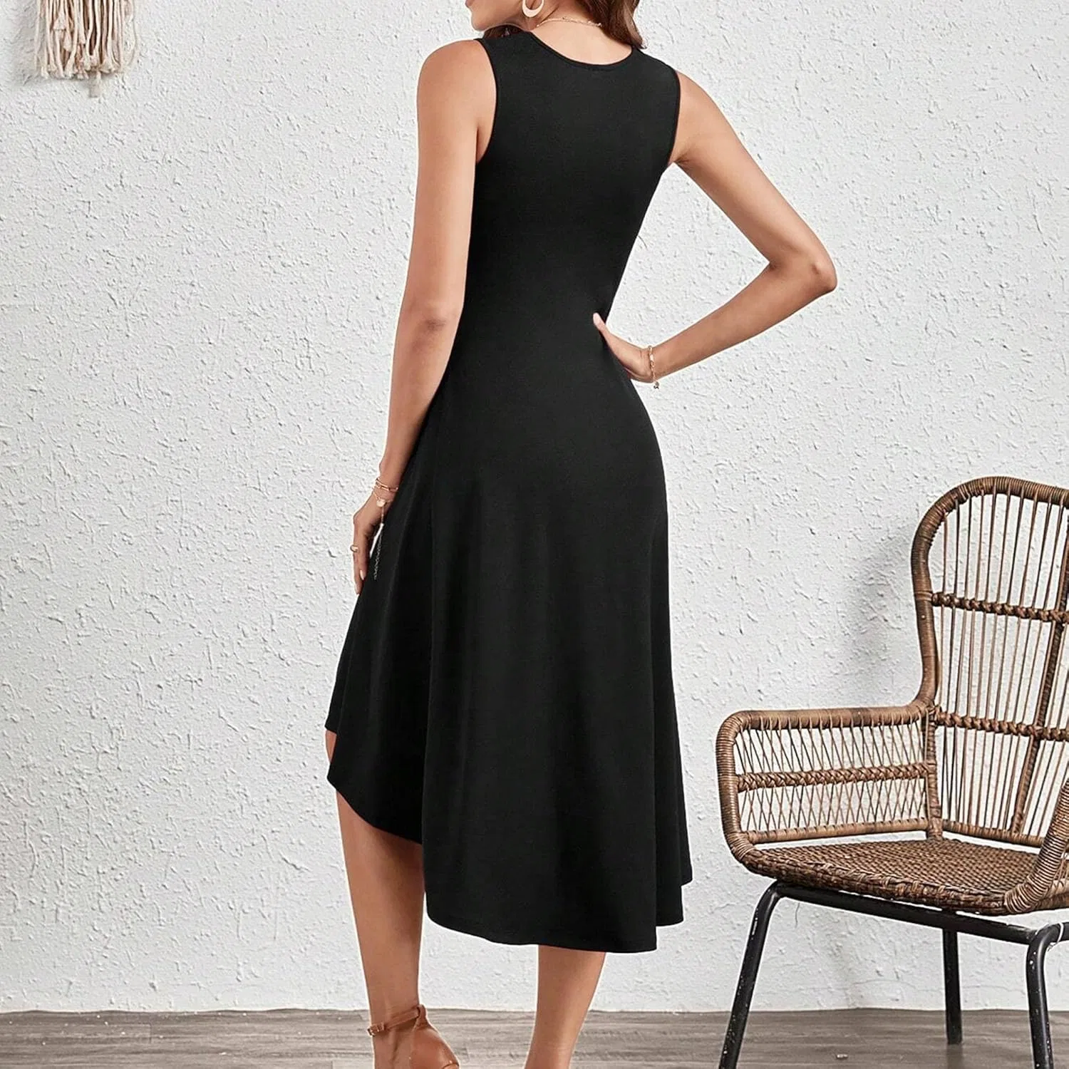 Женское коктейльное платье с драпировкой асимметричного кроя, Black — фото 2