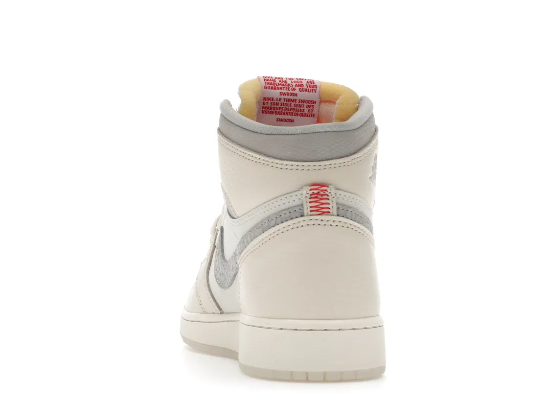 Детские кроссовки для мальчиков с замшевыми вставками Jordan 1 Retro High OG, Sail/University Red/Pale Ivory/Coconut Milk/Phantom/Coconut Milk — фото 4