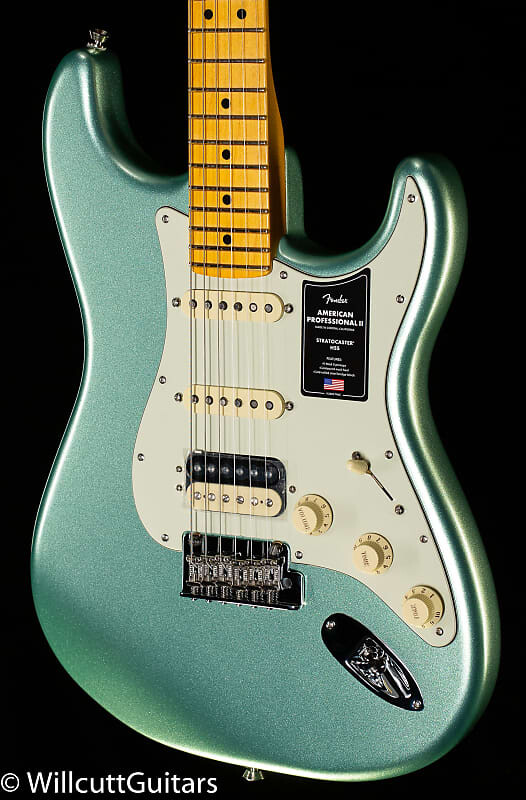 

Fender American Professional II Stratocaster HSS Maple Fingerboard Mystic Surf Green (621)